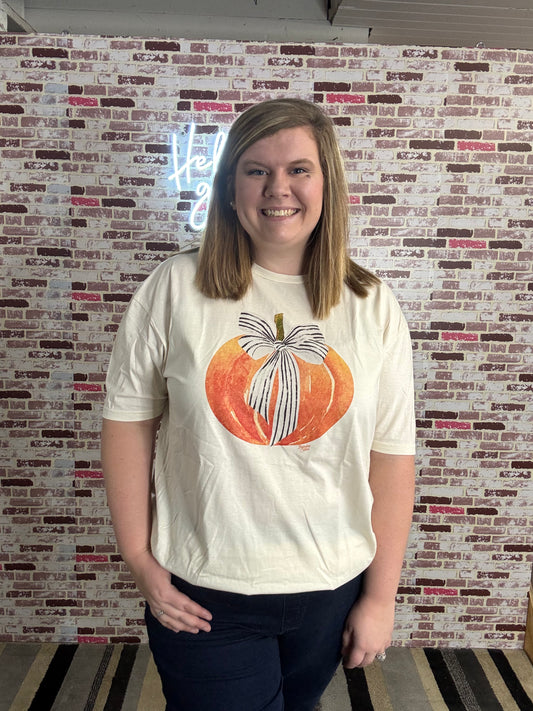 Pumpkin with bow graphic tee